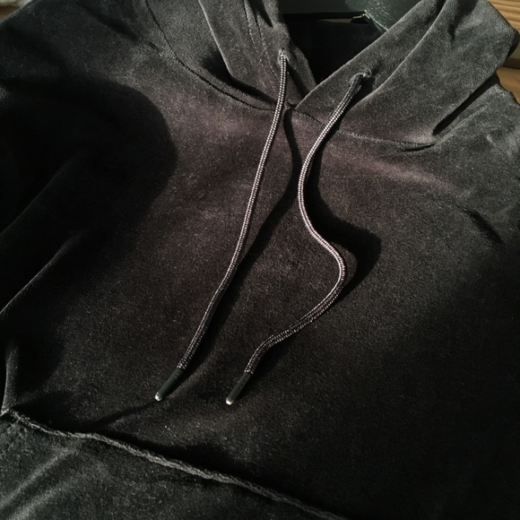 ARITZIA Black TNA Segura Velour/Velvet Hoodie - Picture 3 of 4